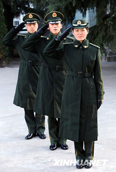 山东武警部队今起换发07式冬季军服