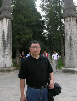 倪方六:再现正史背后的鲜活(图)