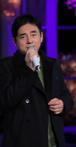 舞林上唱起老情歌吕方拒不回应郑裕玲