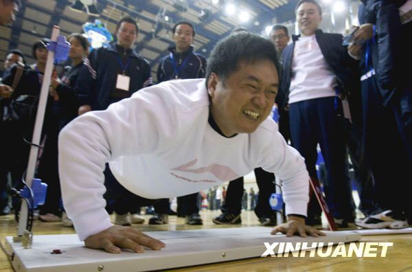 浙江举行公务员体能测试比赛(组图)_公务员