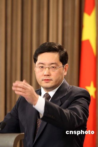 秦刚纠正外国记者称马总统 台方不讶异_秦刚