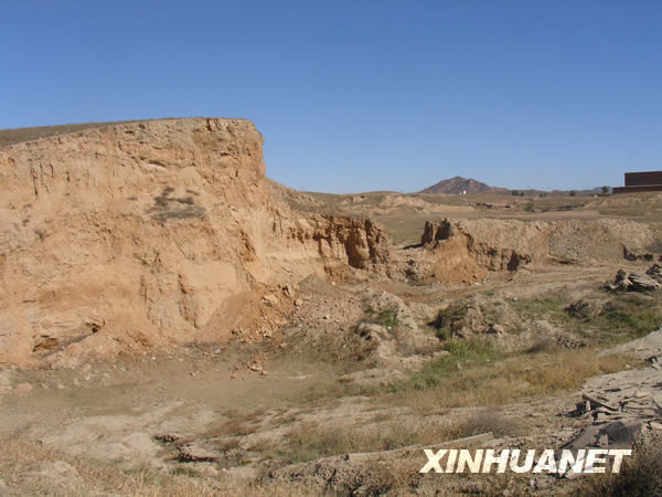 自毁长城 何时休-包头境内赵长城仍在遭人为毁