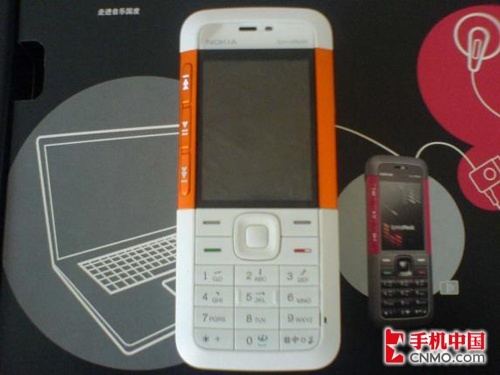 超薄音乐时尚机 诺基亚5310橙白色到货