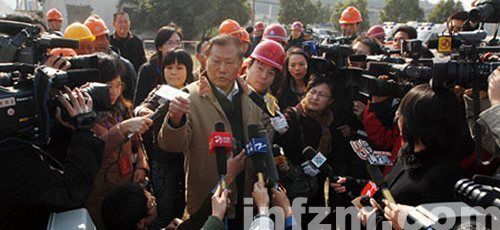 杭州地铁塌陷事故双方上演口水仗推卸责任