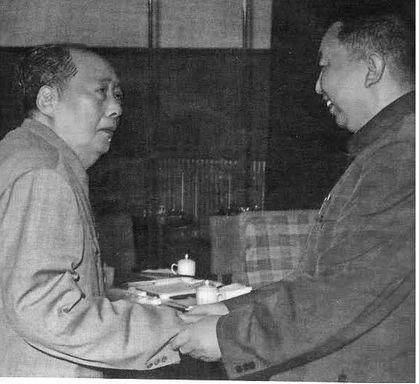 华国锋平稳过渡两时代 <em>子女</em>姓苏不姓华平凡本