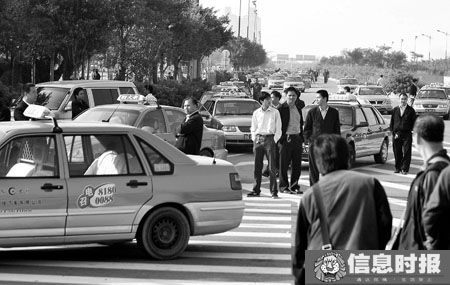 广州打砸出租车司机事件3名疑犯被拘留_广州