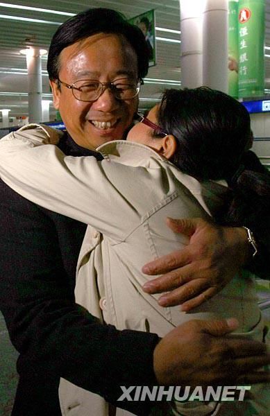 246名滞留泰国的中国游客平安返回上海(组图)