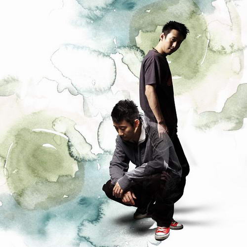 华谊新人沈元开门红 主打曲《云端》成电台台