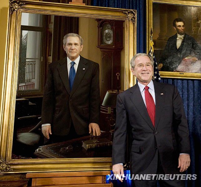 布什为自己的肖像画揭幕(组图)