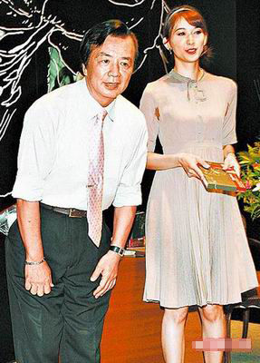 林志玲父亲动手术 准女婿邱士楷病榻前尽孝