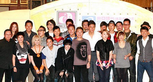 等举行东亚华星演唱会