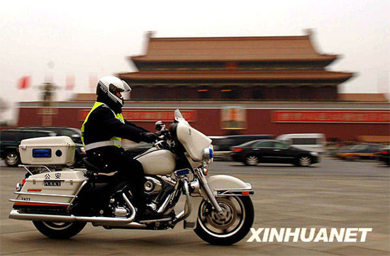 北京交警配备警用哈雷摩托车(组图)