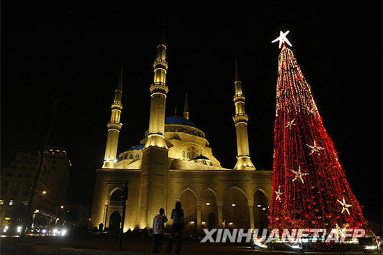黎巴嫩首都贝鲁特竖起圣诞树迎接圣诞(组图)