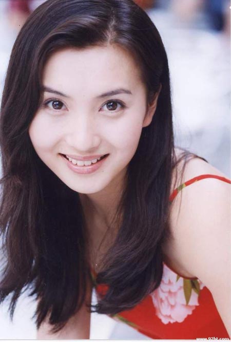 陈好 内地女星陈好:无论直发还是卷发的她,看上去都更有女人味.