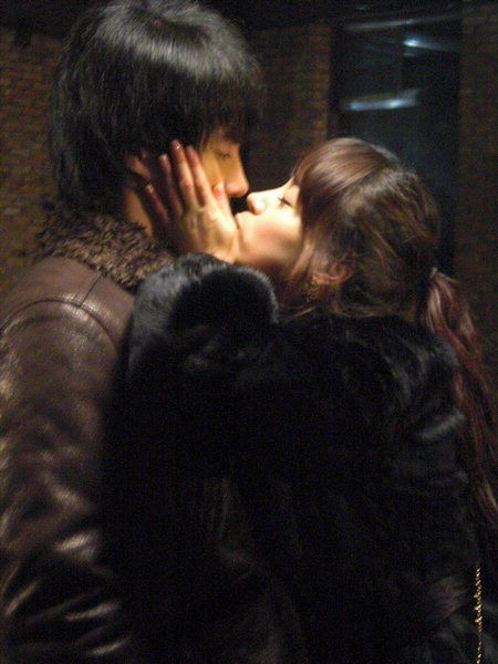 崔智友<em>junjin</em>剧中争相上演吻戏争收视_崔智友 j