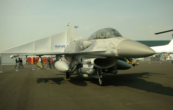 台飞行员称F16C\/D总体设计不如台现役战机_