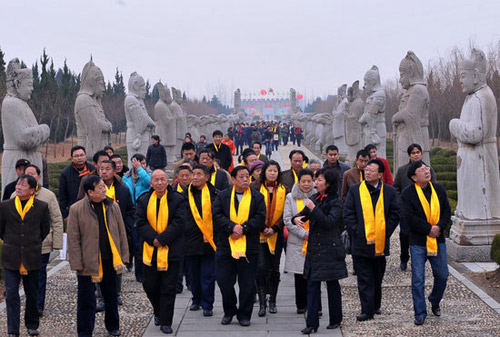 全国各地的朱氏后裔在明皇陵举行冬至祭祀活动