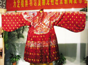 南京成功复制明朝万历皇帝龙袍图