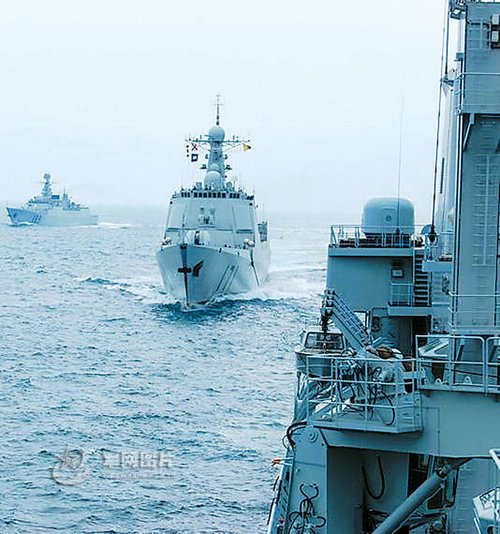 中国海军赴索马里护航编队航行中