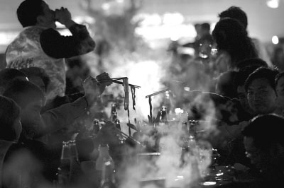 南山开最大火锅超市 可接待万人同烫火锅(图)_南山开最大火锅超市 可接待万人同烫火锅(图)_滚动新闻_温州网