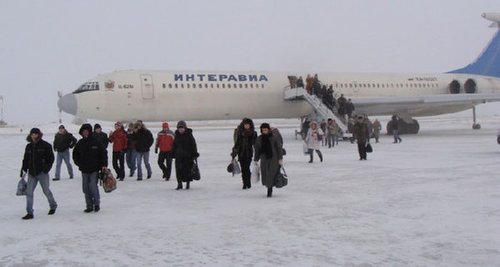 旅客到达雅库茨克机场