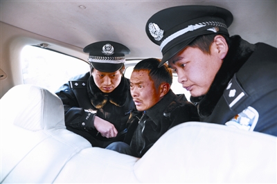 组图:湖北随州杀8人嫌犯受审 称还想再杀两人