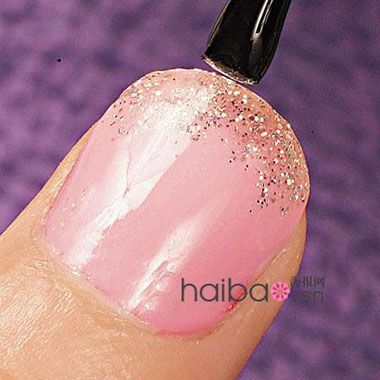 小技巧,让指甲彩绘天天如新_彩妆 指甲油 手法