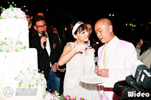 组图:张卫健大婚吻韩红 许志安郑秀文冷面交谈