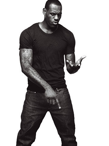 詹姆斯成GQ首位黑人球员封面先生 比型飞鱼总