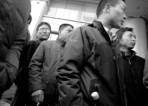 中国银行收入证明模板_中国建筑八局职工收入