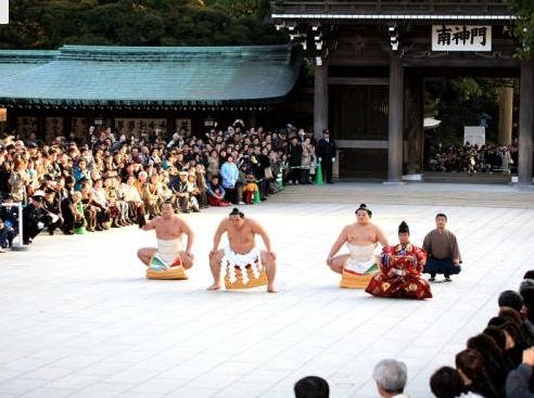 组图:日本相扑冠军迎新年