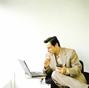 望我能到他的公司担任行政