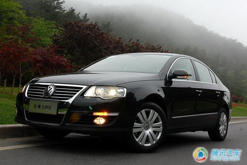 鸡头PK凤尾 谁更值? 顶配迈腾vs.入门A4L