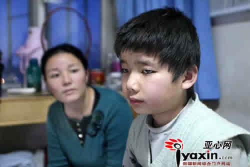 小学生打扫学校食堂被承包户殴打致面瘫(图)