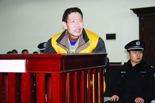 精神病父母<em>女儿</em>合力<em>杀死</em>儿子 <em>父亲</em>欲独揽责任