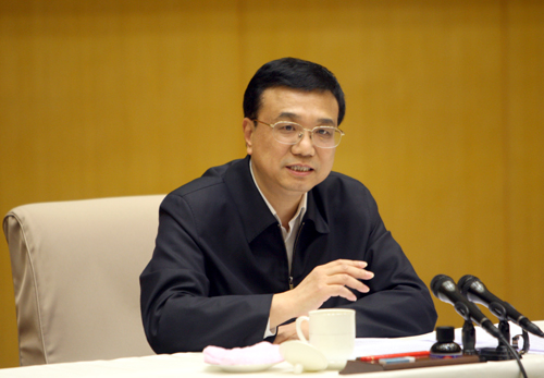 点击图片可在新窗口打开 政坛亲兄弟 <wbr><wbr>国务院常务副总理李克强和国家烟草专卖局副局长李克明 <wbr><wbr>李克明简历 <wbr><wbr>李克强简历