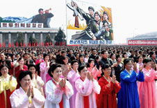 组图:朝鲜十万民众庆祝卫星发射成功