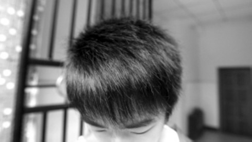 重庆一拖把班规雷人:刘海过眉罚买初中(图)_班周记英语初中寒假图片