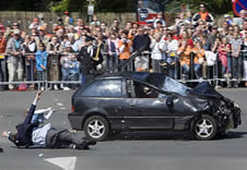 ����Ů���� һ���Ӽݳ�����ײ��5��