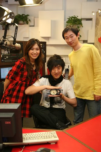 双杰棍唱响北京音乐广播《先听为快》主题歌_