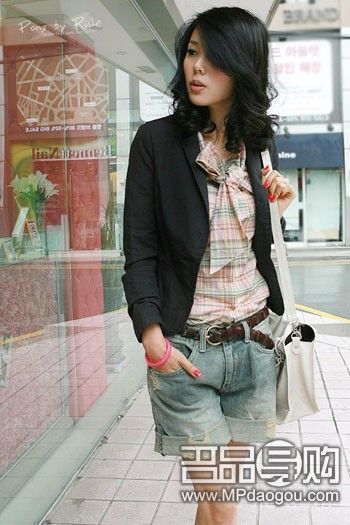 牛仔裤<em>休闲</em>裤<em>短裤</em> 都要卷腿穿_学搭配 时尚女