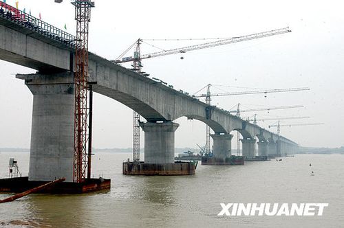 组图:南昌沙田赣江特大桥主桥合龙