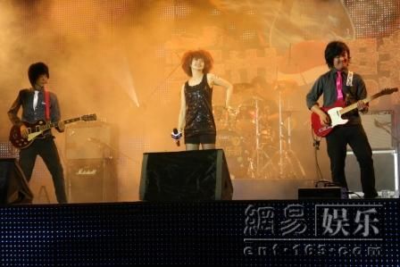 盖世群音广州赛区三强诞生90后乐队夺冠