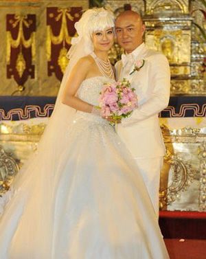 造型很酷,可是,你不会想以超短发来装扮自己p