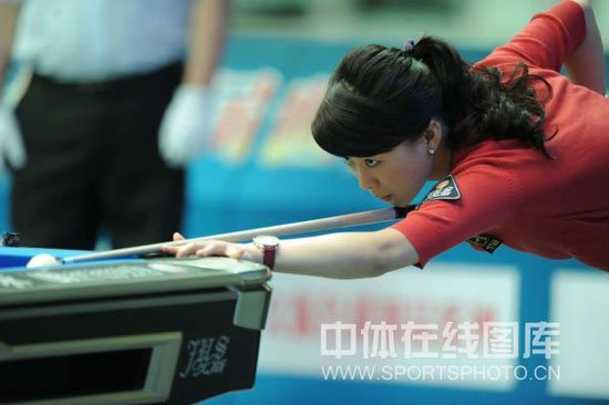 组图:九球赛美艳袭人 韩国小天后艳压潘晓婷_