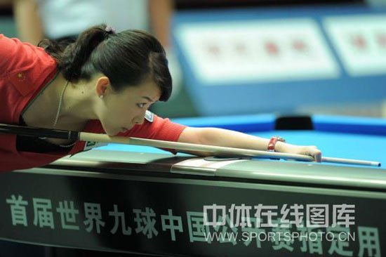 组图:九球赛美艳袭人 韩国小天后艳压潘晓婷_