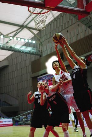 女篮也惊魂球迷直呼过瘾 <em>女姚明</em><em>魏伟</em>受好评_