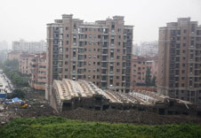 �Ϻ�13���ڽ�סլ¥���嵹��(��Ƶ)