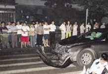 小轿车多次撞人致5人死亡