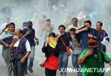 马来西亚爆发大规模示威游行(组图)
